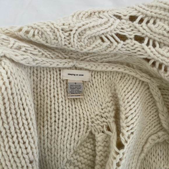 Anthropology sweater. Extremely cozy and soft! Such great quality. Worn twice. - Picture 7 of 7